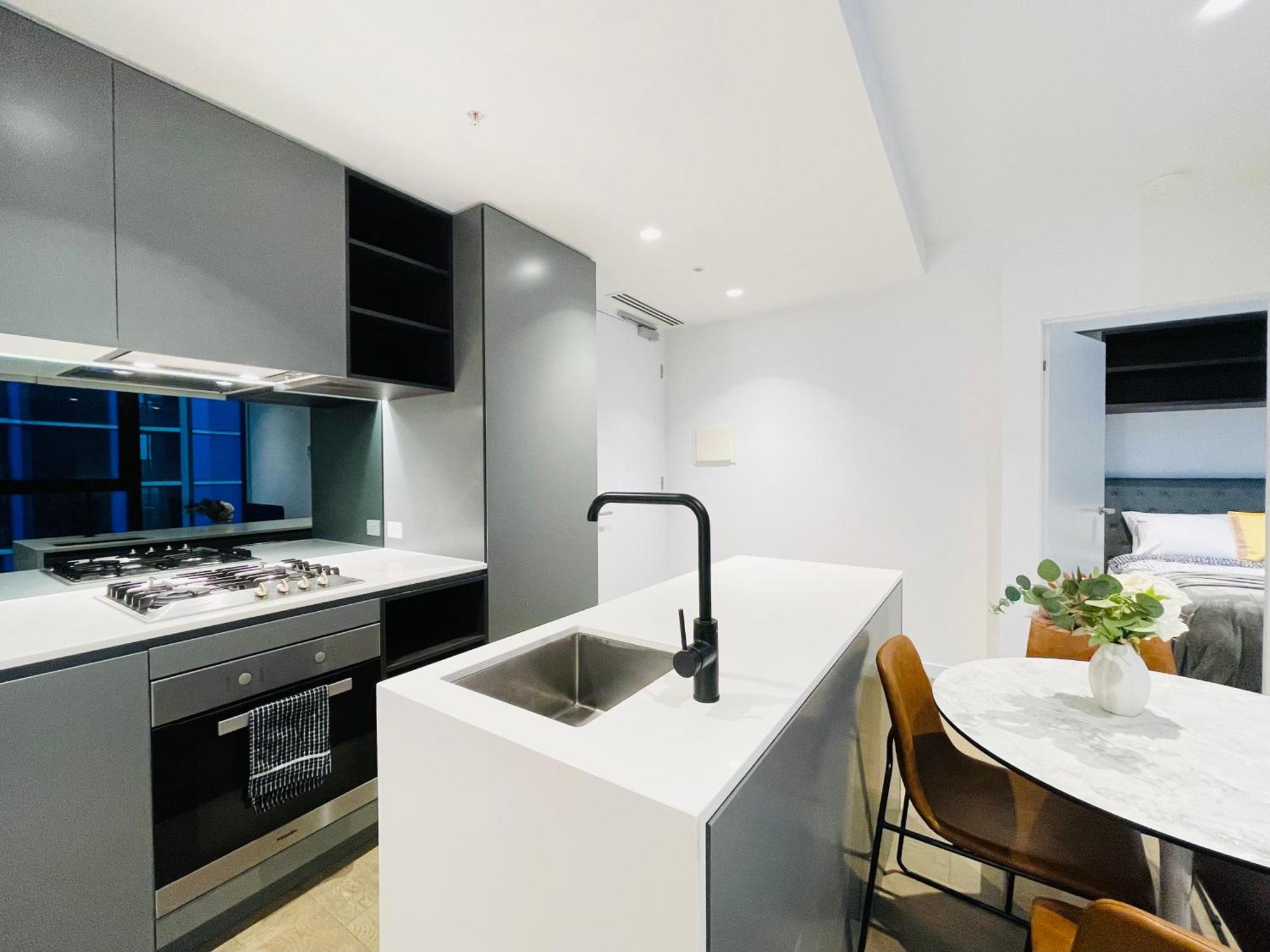 Mega Style Apartments Victoria One Melbourne Dış mekan fotoğraf